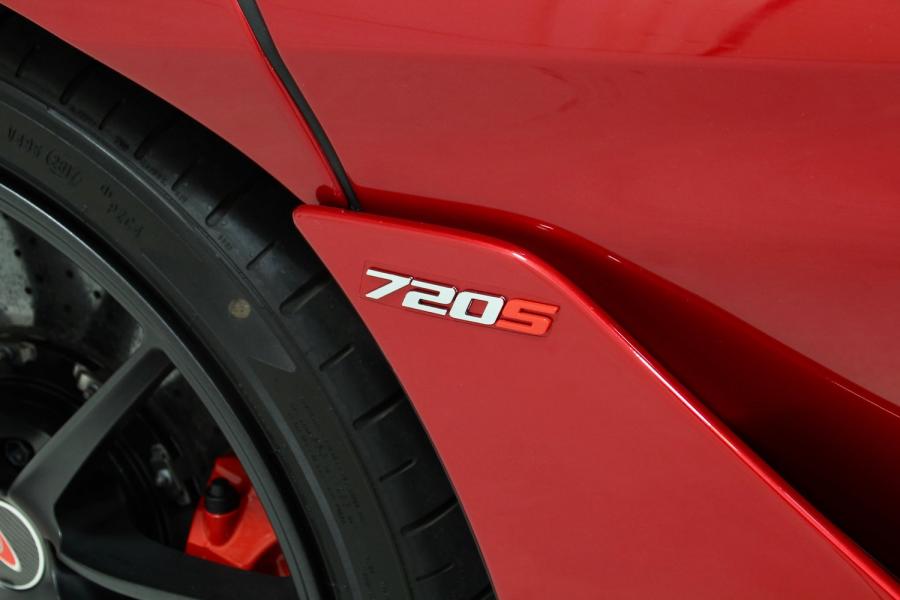 Логотип McLaren 720S Performance 2018 года  (фото 30 из 60)